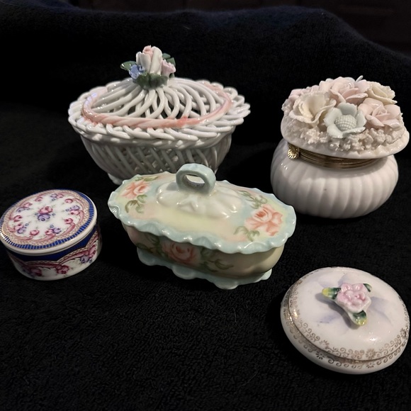 Vintage Set of 5 Trinket and Decor Boxes - Picture 15 of 16